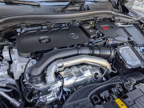 New 2025 Mercedes-Benz GLA 250 4MATIC image 17