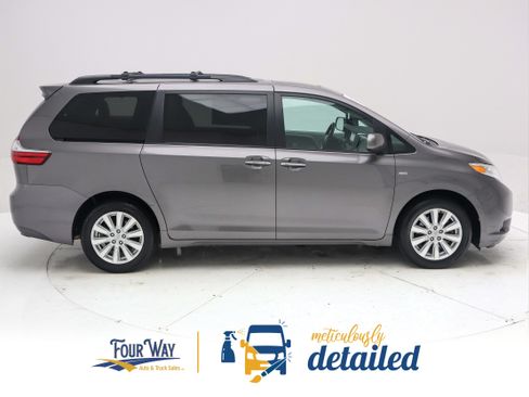 Used 2017 Toyota Sienna XLE AWD/4WD image 2