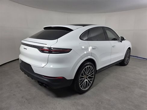 Used 2022 Porsche Cayenne Coupe image 4