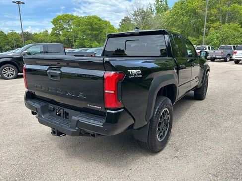 Used 2024 Toyota Tacoma TRD Off-Road image 4