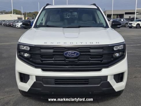 New 2026 Ford Expedition Active image 15