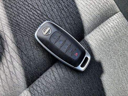 Used 2025 Nissan Rogue SV AWD/4WD image 29