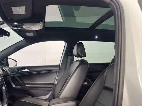 Used 2021 Volkswagen Tiguan SE R-Line image 22