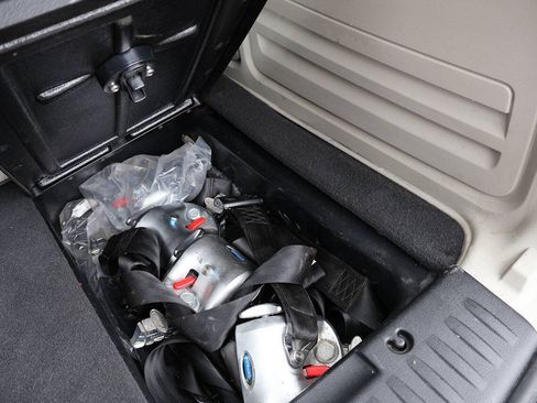 Used 2017 Dodge Grand Caravan SE w/ Power Window Group FWD image 17