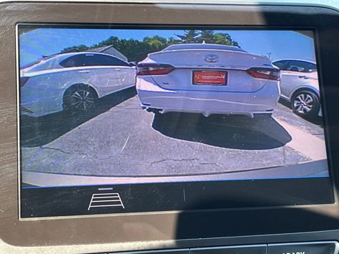 Used 2020 Chevrolet Malibu LT FWD image 16
