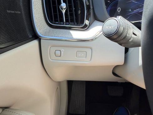 Used 2022 Volvo XC60 B5 Inscription w/ Advanced Package image 30