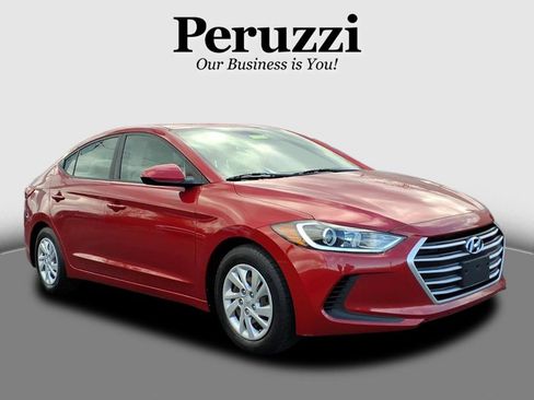 Used 2017 Hyundai Elantra SE image 1