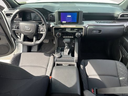 Certified 2025 Toyota Tacoma SR5 AWD/4WD image 10