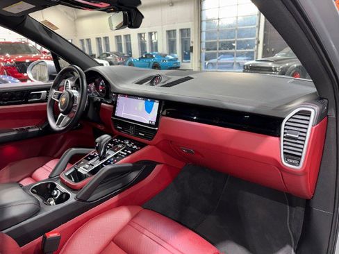 Used 2020 Porsche Cayenne image 70