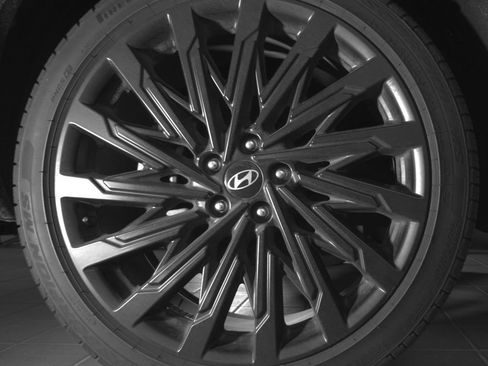 Used 2024 Hyundai Santa Fe Calligraphy image 13