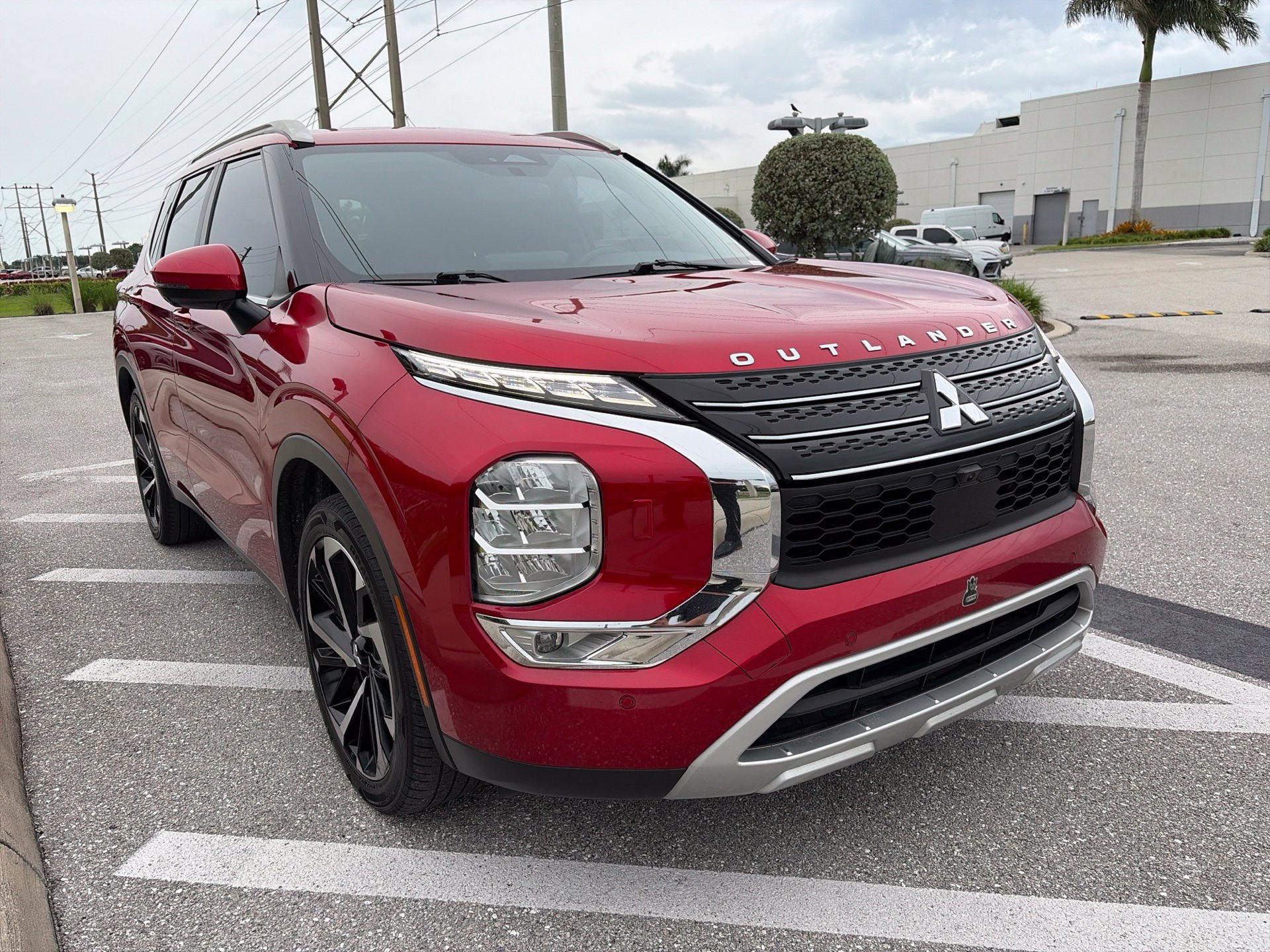 Used 2022 Mitsubishi Outlander SE AWD/4WD image 3