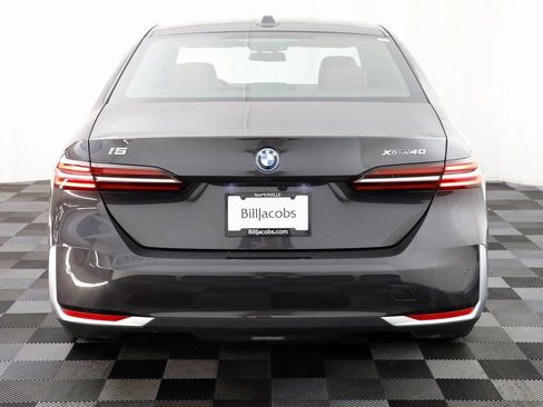 New 2025 BMW i5 xDrive40 w/ Premium Package image 17