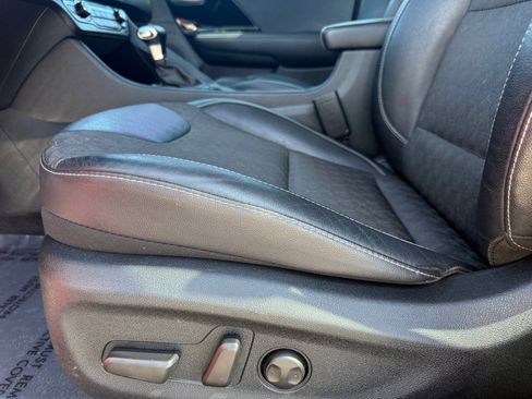 Used 2022 Kia Niro LXS FWD image 9