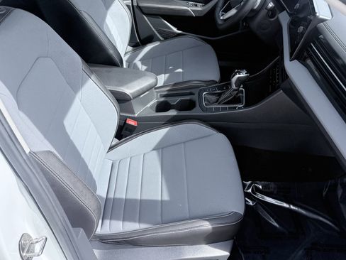 Used 2025 Volkswagen Jetta SE FWD image 42