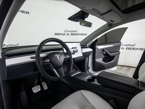 Used 2023 Tesla Model Y Performance AWD/4WD image 25
