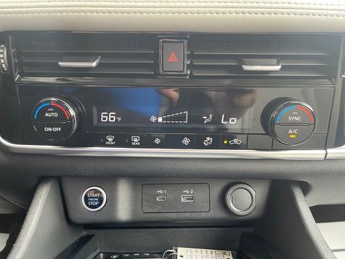 Used 2022 Nissan Rogue SV AWD/4WD image 10