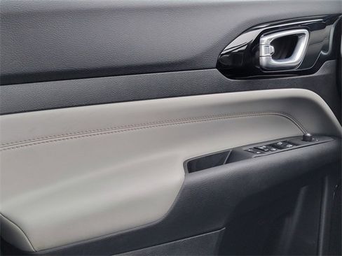 Certified 2024 Jeep Compass Limited image 37