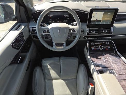 Used 2021 Lincoln Navigator Reserve w/ Luxury Package image 37
