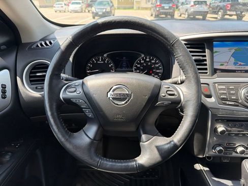 Used 2019 Nissan Pathfinder SL FWD image 14
