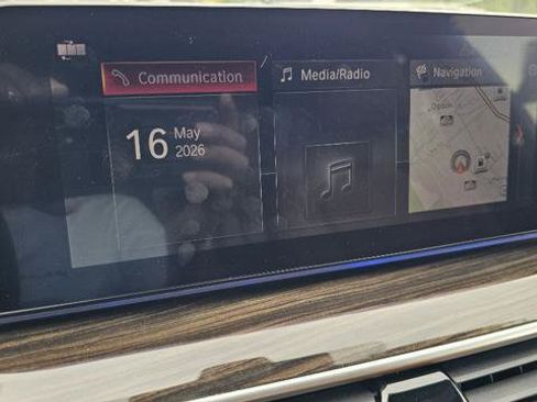 Used 2019 BMW 530e xDrive w/ Convenience Package AWD/4WD image 18