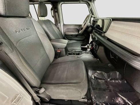Used 2024 Jeep Wrangler Unlimited Sahara AWD/4WD image 26