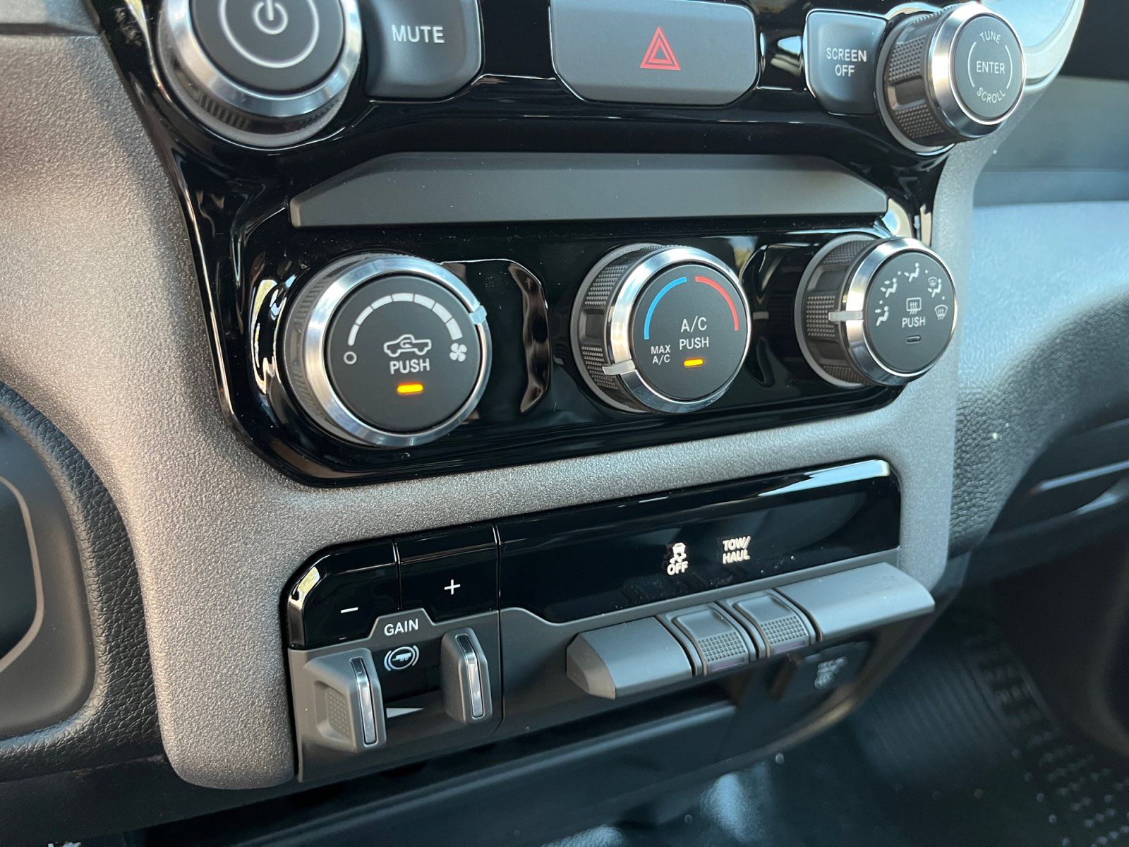 New 2026 RAM 2500 Tradesman w/ Chrome Appearance Group AWD/4WD image 22
