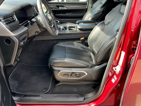 Used 2023 Jeep Wagoneer L Series II image 17