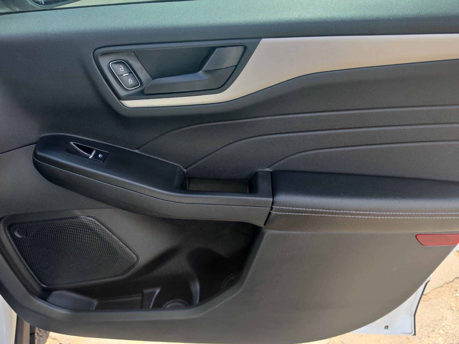 Used 2022 Ford Escape SE w/ SE Sport Appearance Package FWD image 28