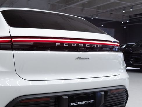 Certified 2026 Porsche Macan Electric RWD image 30