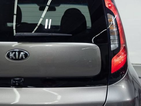 Used 2016 Kia Soul + FWD image 8