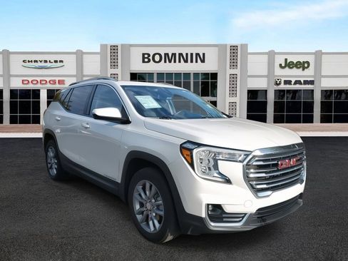 Used 2022 GMC Terrain SLT image 2
