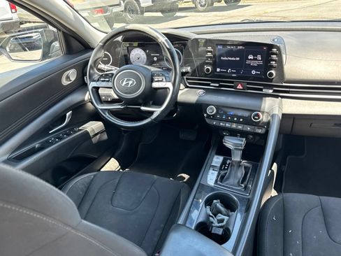 Used 2022 Hyundai Elantra SEL w/ Convenience Package FWD image 16
