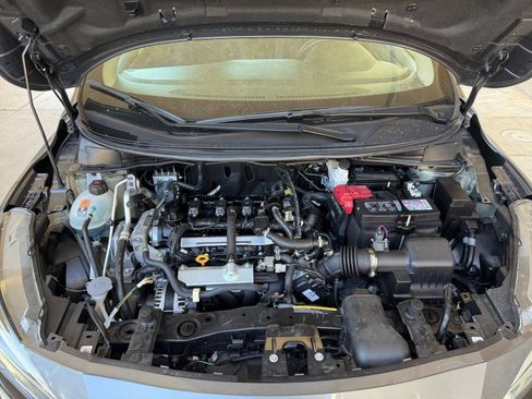 Used 2025 Nissan Versa SV FWD image 30