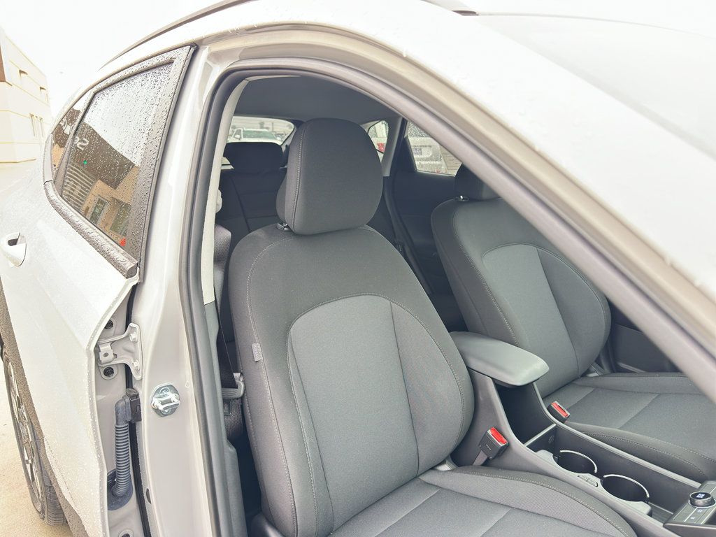 Used 2025 Hyundai Kona SEL FWD image 30