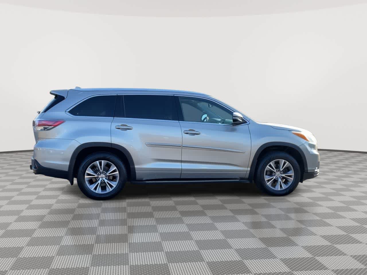 Used 2015 Toyota Highlander XLE AWD/4WD image 9