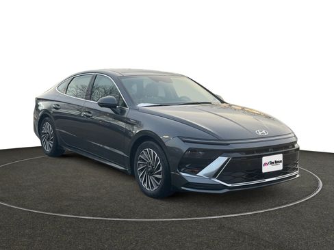 Certified 2025 Hyundai Sonata Limited image 9