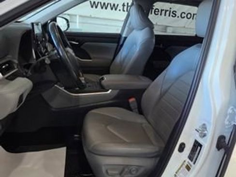 Used 2022 Toyota Highlander XLE image 14