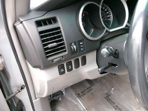 Used 2006 Toyota 4Runner Limited AWD/4WD image 8