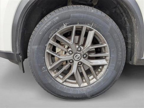 Used 2021 Nissan Rogue S image 9