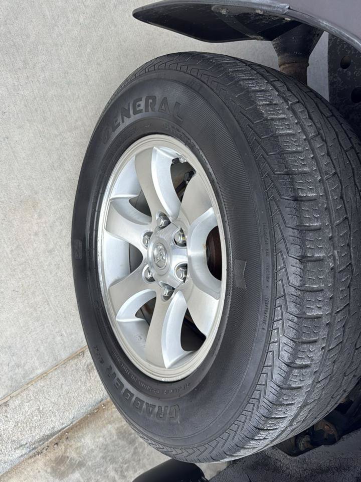 Used 2005 Toyota 4Runner SR5 AWD/4WD image 18
