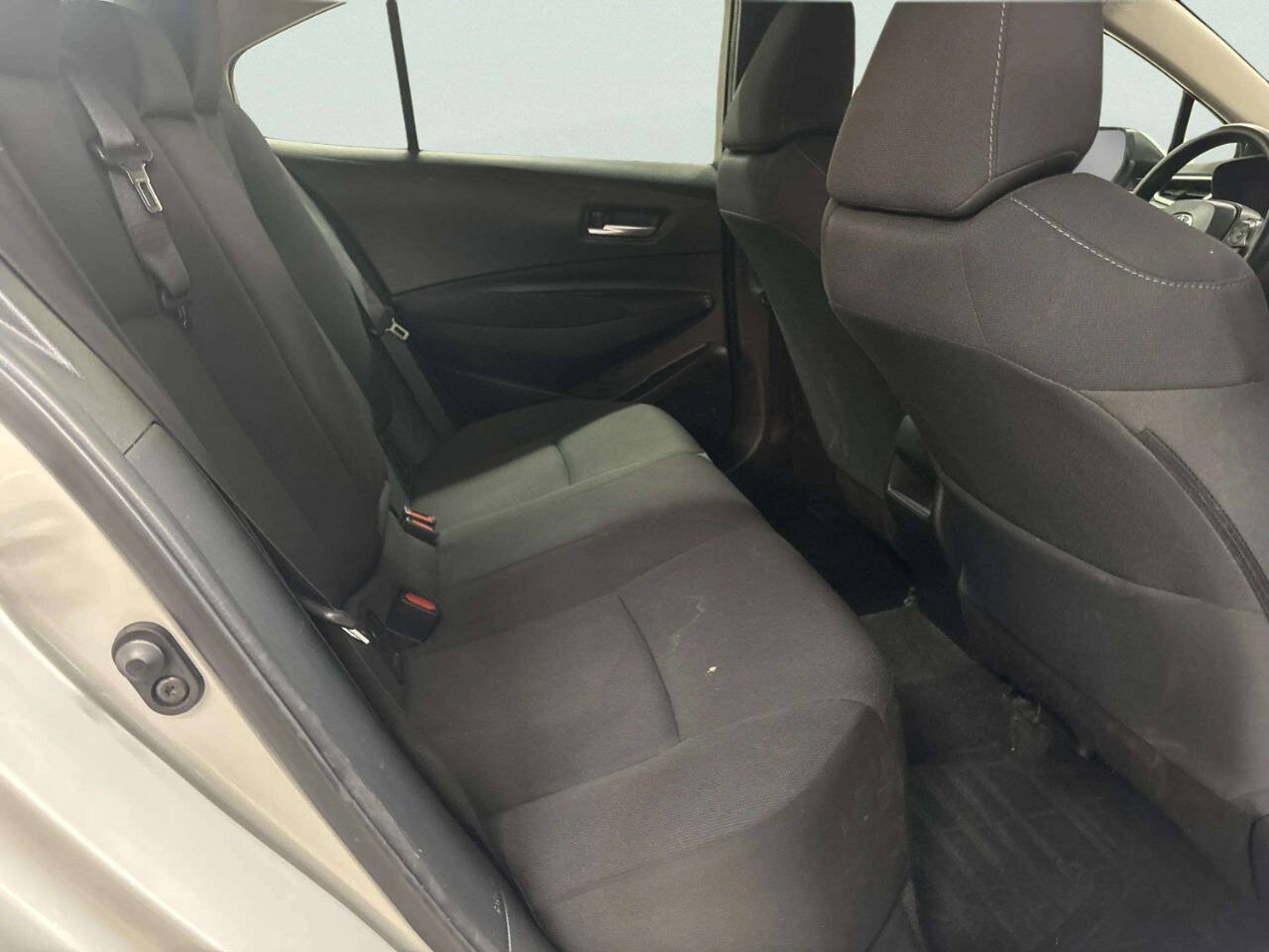 Used 2021 Toyota Corolla LE FWD image 17
