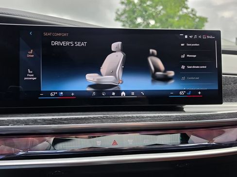 Used 2025 BMW 750e xDrive AWD/4WD image 68