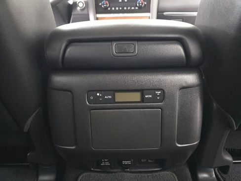 Used 2024 Nissan Armada SL image 48