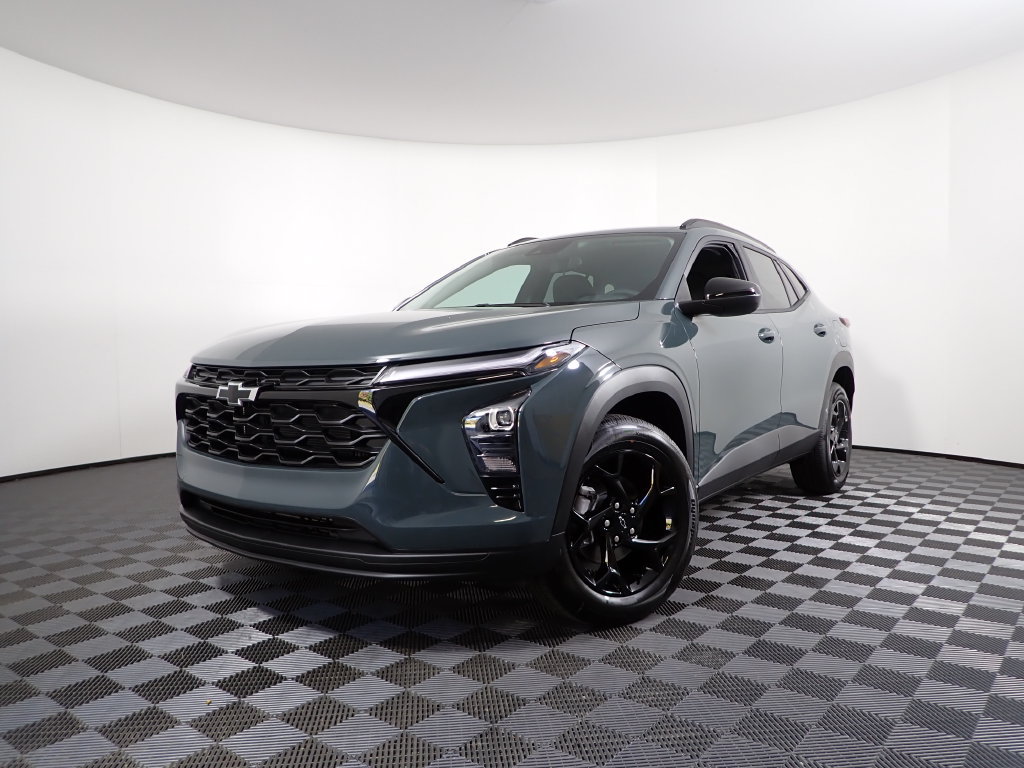 New 2026 Chevrolet Trax LT w/ Midnight Edition FWD image 2