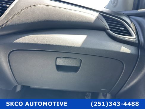 Used 2022 Chevrolet Trax LT w/ LT Convenience Package image 24