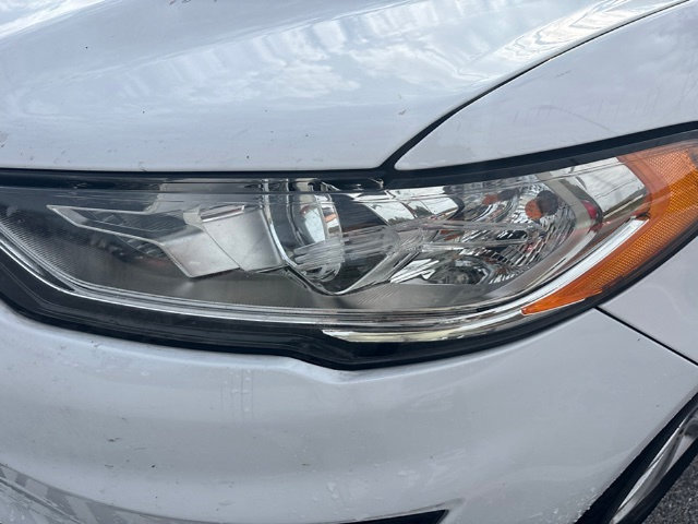 Used 2020 Ford Fusion SE FWD image 13