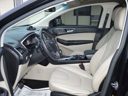 Used 2018 Ford Edge Titanium image 14