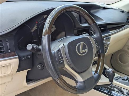 Used 2014 Lexus ES 350 w/ Premium Package FWD image 3