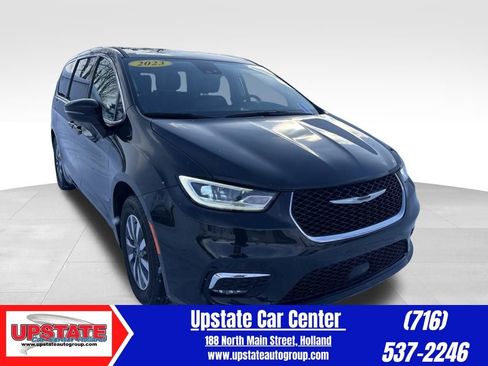 Used 2023 Chrysler Pacifica Touring-L image 1