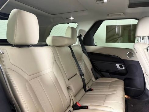 Used 2018 Land Rover Discovery SE AWD/4WD image 28
